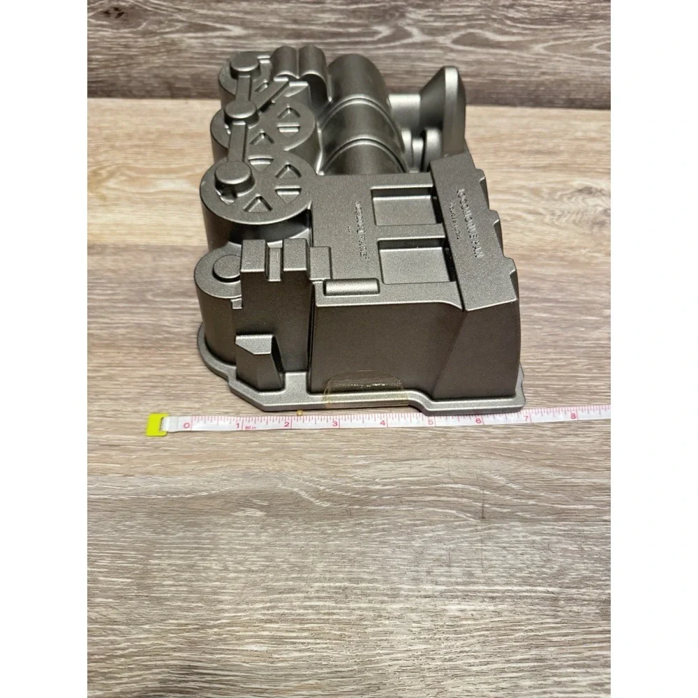 Nordic Ware USA Locomotive Train Cake Pan Cast Aluminium Baking Mold 9 Cups